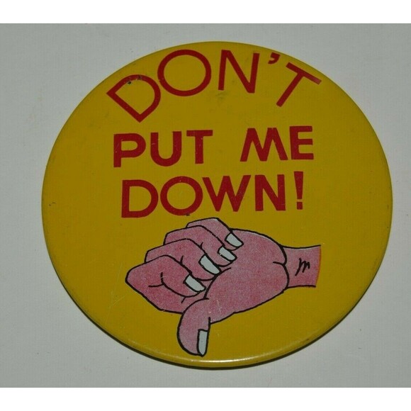 Nice Vintage 1960s Don't Put Me Down Thumbs Large Jacket Button Pin Rare MINTY - Picture 1 of 2